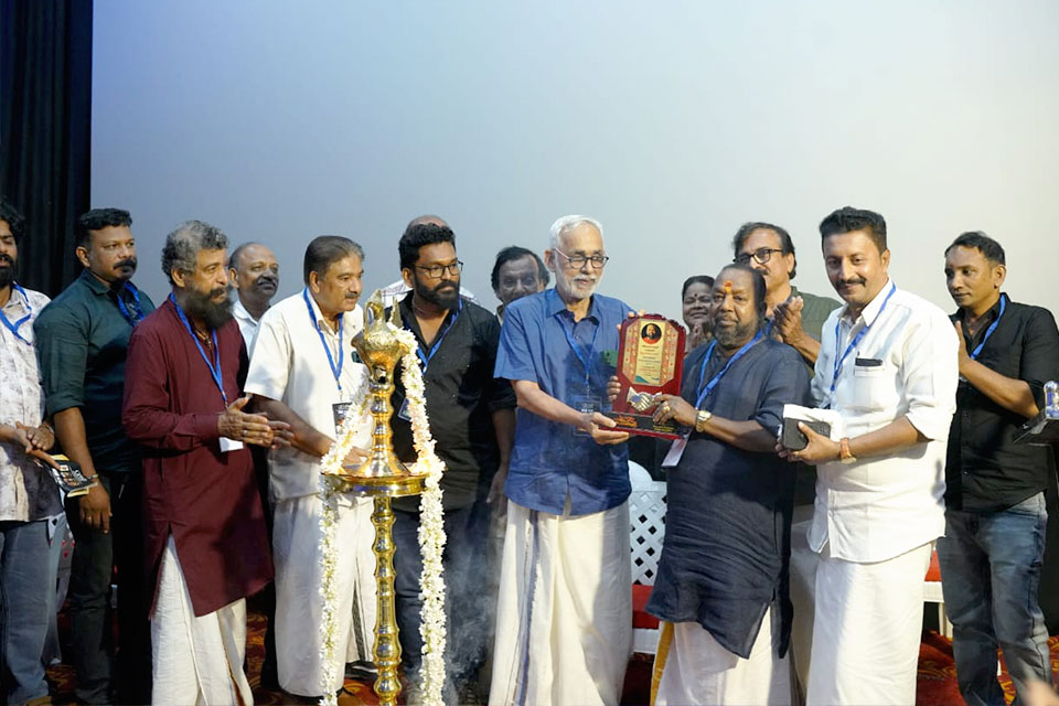 Prakasham-parathunna-penkutti_inaug2