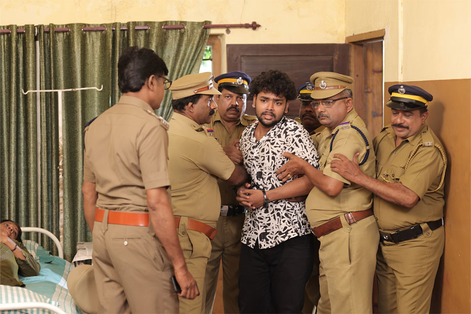 Kaalam-Paranja-Kadha-theatre-scene