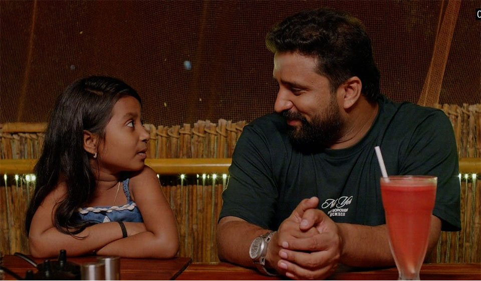 Dark-Tracking_scene1