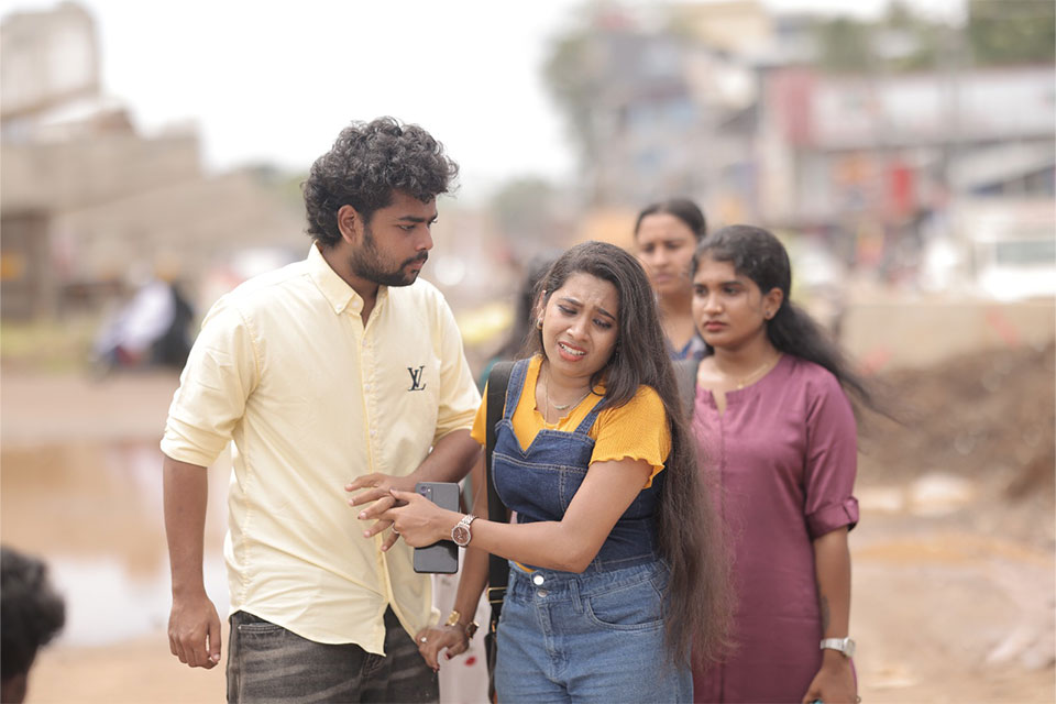 Kalam-paranja-kadha-apr24_scene2